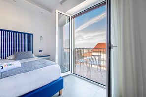 Camera Blu | 低過敏寢具、迷你吧、客房內保險箱、書桌