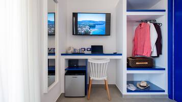 Camera Blu | Biancheria da letto ipoallergenica, minibar, una cassaforte in camera