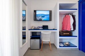 Camera Blu | Hypo-allergenic bedding, minibar, in-room safe, desk - Al Campanile (Sant'Agnello)