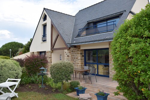 Superb house in peaceful area 200 from the sea