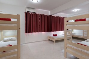 Gemeinsamer Schlafsaal, Gemischter Schlafsaal, Gemeinschaftsbad (7 beds) | Verdunkelungsvorhänge, Bügeleisen/Bügelbrett, kostenloses WLAN