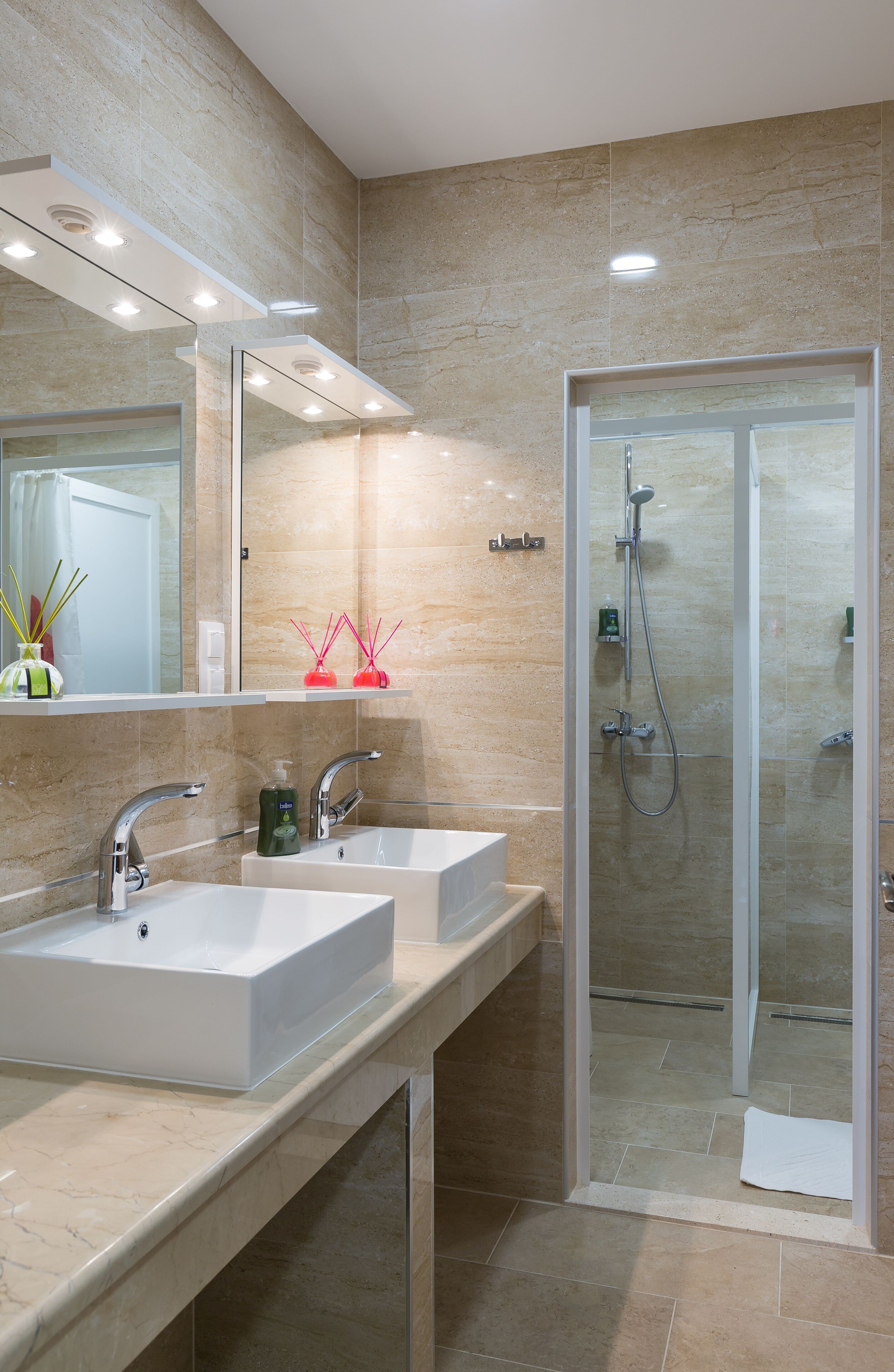 Douche, serviettes fournies