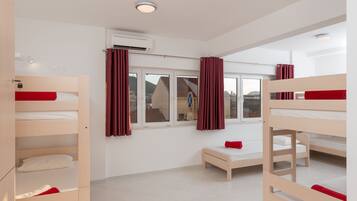 Shared Dormitory, Mixed Dorm, Shared Bathroom (7 beds) | Blackout drapes, iron/ironing board, free WiFi, bed sheets