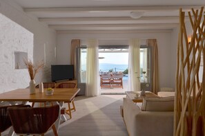 Flat-screen TV - Mythology Naxos Villas & Suites (Naxos)