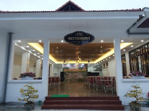 Khu ẩm thực ngoài trời
