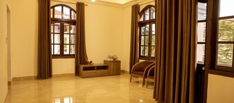 Van Xuan Royal Hotel