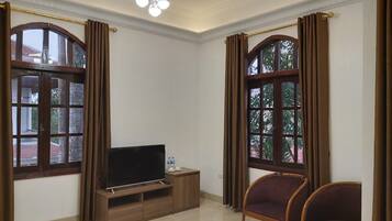 Superior Double Room | Living room | 43-inch LED TV with satellite channels, TV