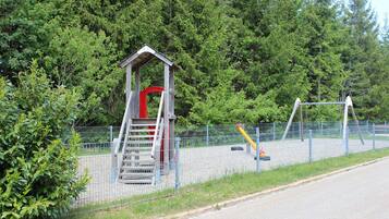 Children’s play area – outdoor