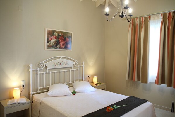 3 Schlafzimmer, Schreibtisch, Bügeleisen/Bügelbrett, WLAN