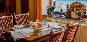 Tägliches Frühstücksbuffet gegen Gebühr