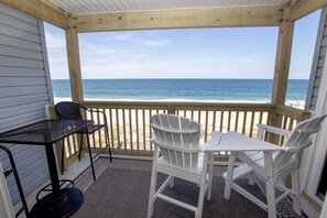 Property grounds - OCEANFRONT, Community Pool and beach walkway! KD220, Feelin Nauti (Kill Devil Hills)