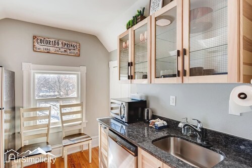 Tämä talo on 2 makuuhuonetta, 1 kylpyhuone, sijainti Colorado Springs, CO.