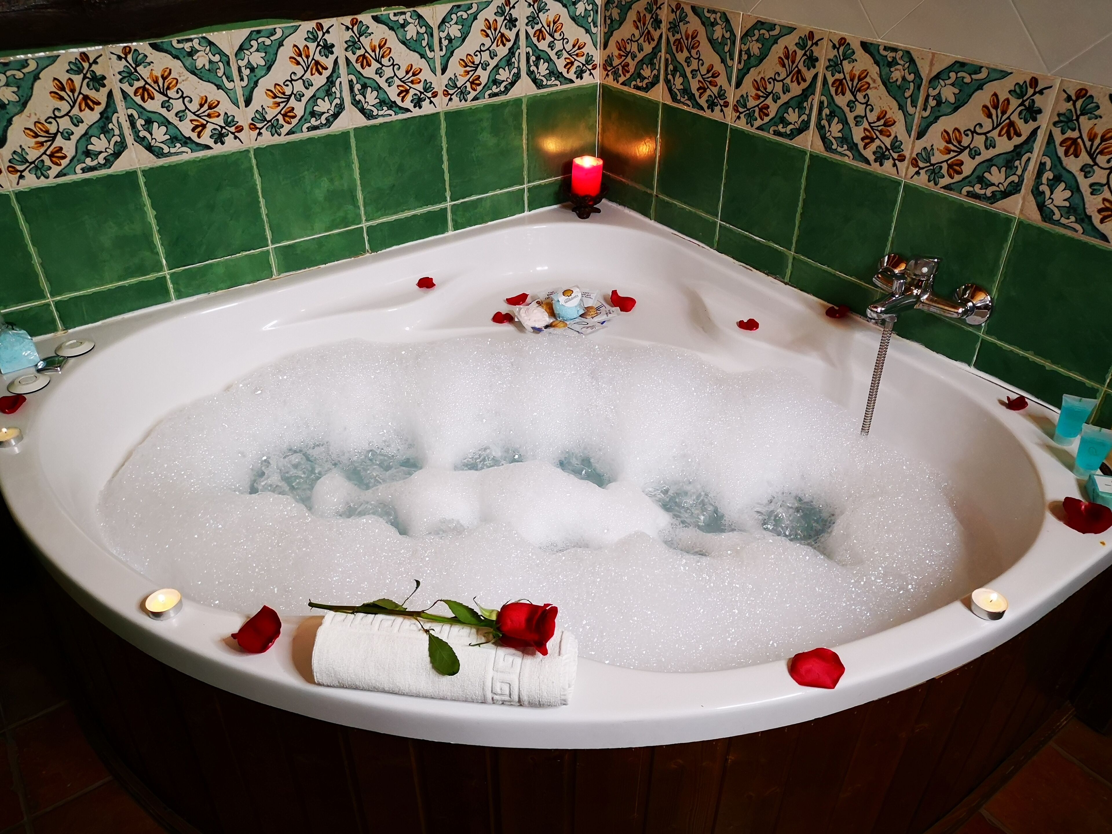 بديكورات فريدة لكل غرفة وواي فاي مجانًا وملاءات أسرّة