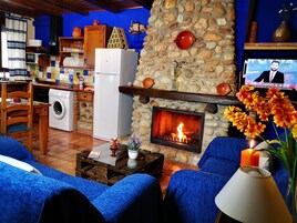 Romantic Apartment | Private kitchen | Full-size fridge, oven, stovetop, toaster