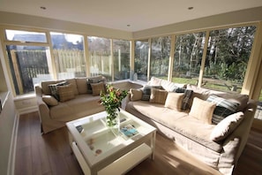 Cottage | Living area