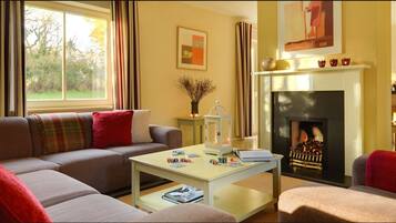 Cottage | Living room | LCD TV, fireplace