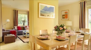 Cottage | Dining