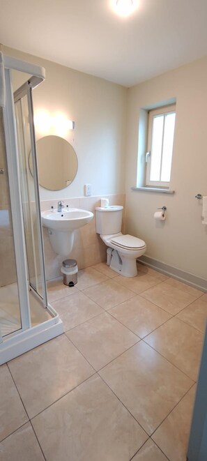 Cottage | Bathroom - Dunkerron Woods 4 Bedroom 4010 (Kenmare)