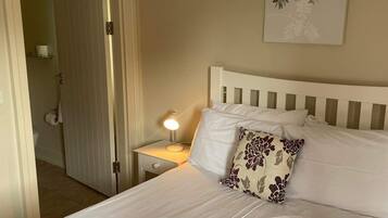 Cottage | 3 bedrooms, bed sheets