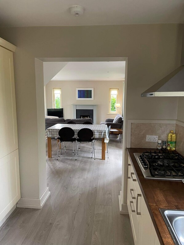 Casa de campo | Cocina privada | Lavavajillas y utensilios de cocina