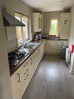 Casa de campo | Cocina privada | Lavavajillas y utensilios de cocina