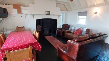 Cottage | Interior