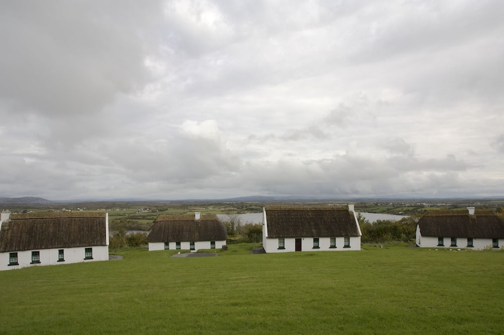 Corofin Lake Cottage No 3 - Mahonburgh
