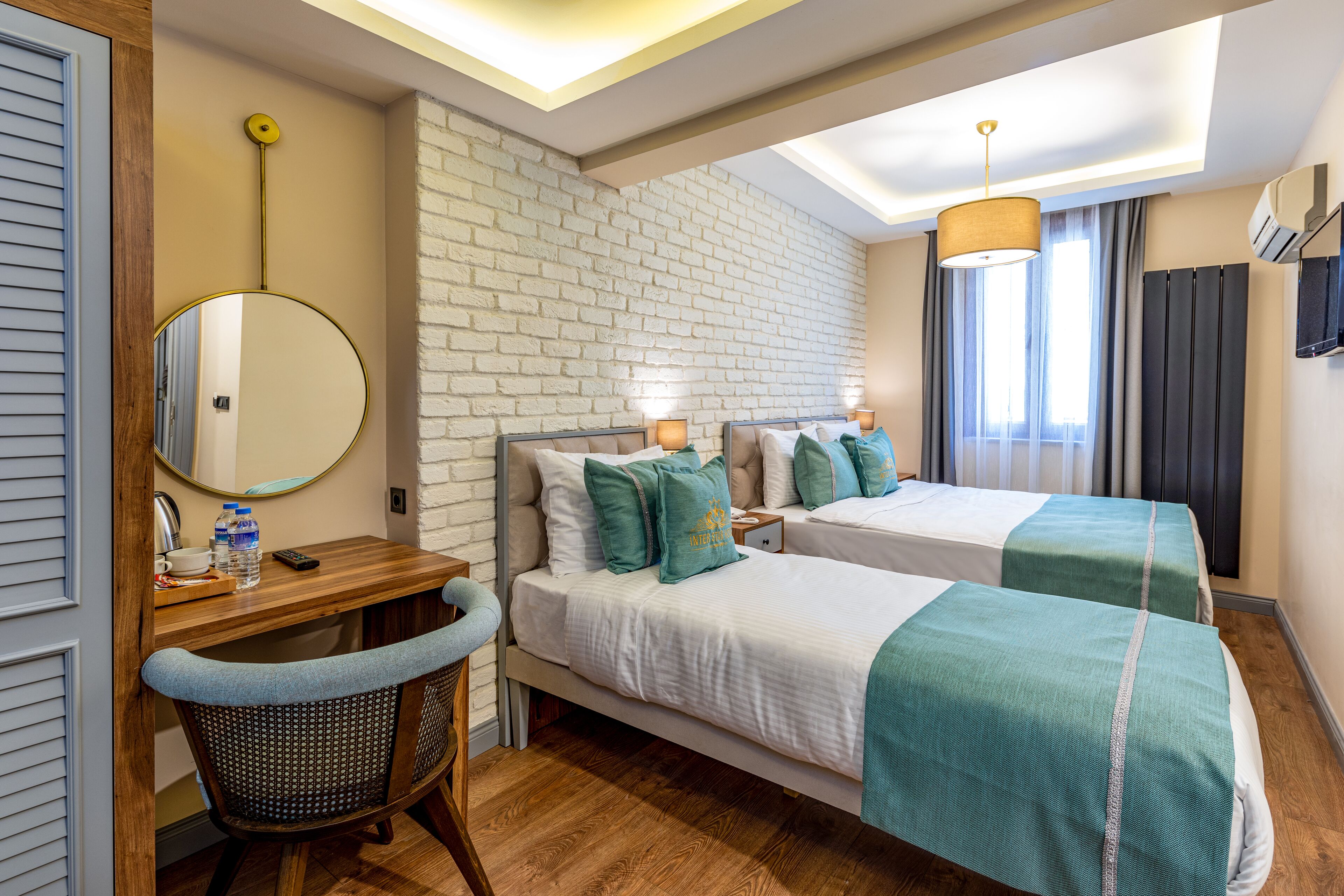 triple room | minibar, in-room safe, blackout curtains, soundproofing