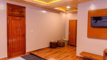 15 Schlafzimmer, Schreibtisch, WLAN