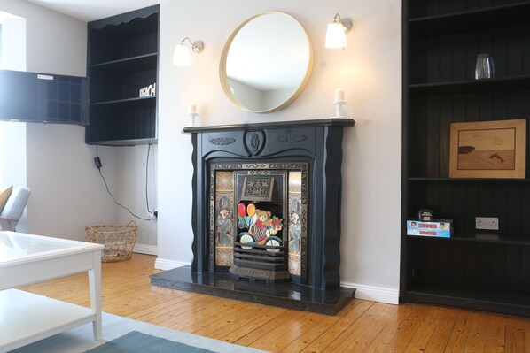 Casa de campo | Sala de estar | Televisión LCD y chimenea 