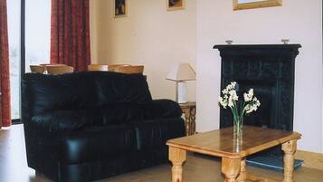 Cottage | Living room | LCD TV, fireplace