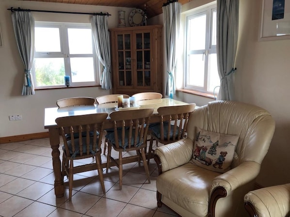 Cottage | Living room | LCD TV, fireplace