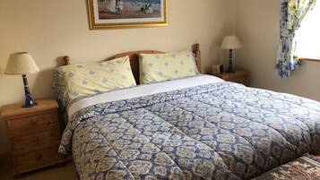 Cottage | 3 bedrooms, travel crib, bed sheets