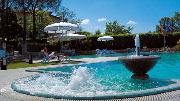 Pool - A Rose for your holiday ... (Cenaia)