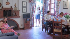Interior - A Rose for your holiday ... (Cenaia)