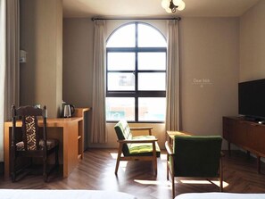 패밀리 아파트, 침실 1개 (301) | 거실 공간 | 케이블 채널 시청이 가능한 42인치 LED TV, TV