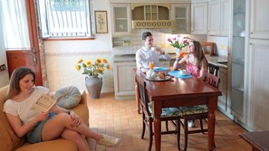 Dining - MIMOSA apartment. (Cenaia)