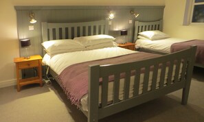 Cottage | 3 bedrooms, travel cot, bed sheets - Ballyvaughan Cottage No 3 (Ballyvaughan)