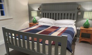 3 bedrooms, travel cot, bed sheets