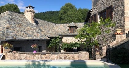 Estaing 10mn Pierre and Lauze, Maderas expuestas, calma, Lot, montañoso, Bosques