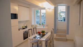 Appartement, 2 chambres | Restauration dans la chambre