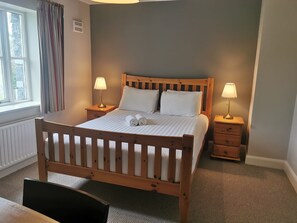 3 bedrooms, bed sheets