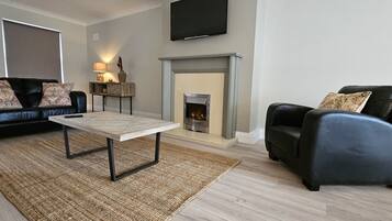 Televisión LCD y chimenea