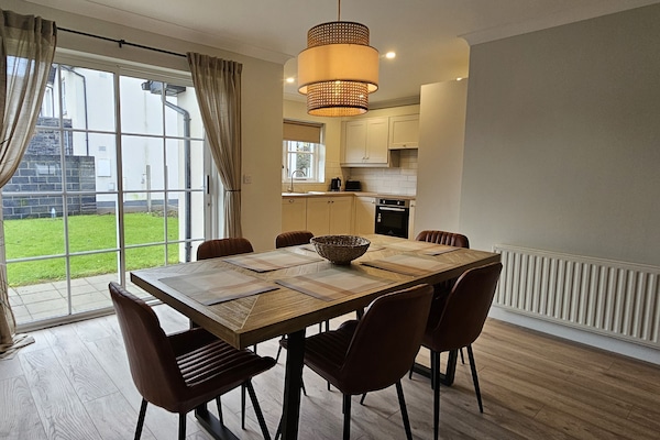 Cottage | Dining