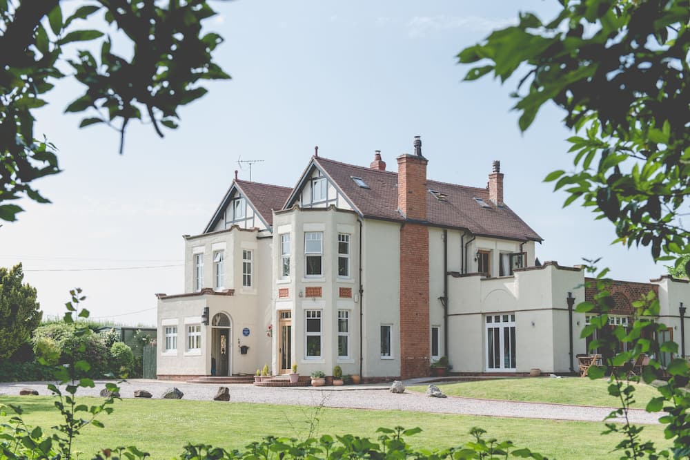Mere Brook House - Flint