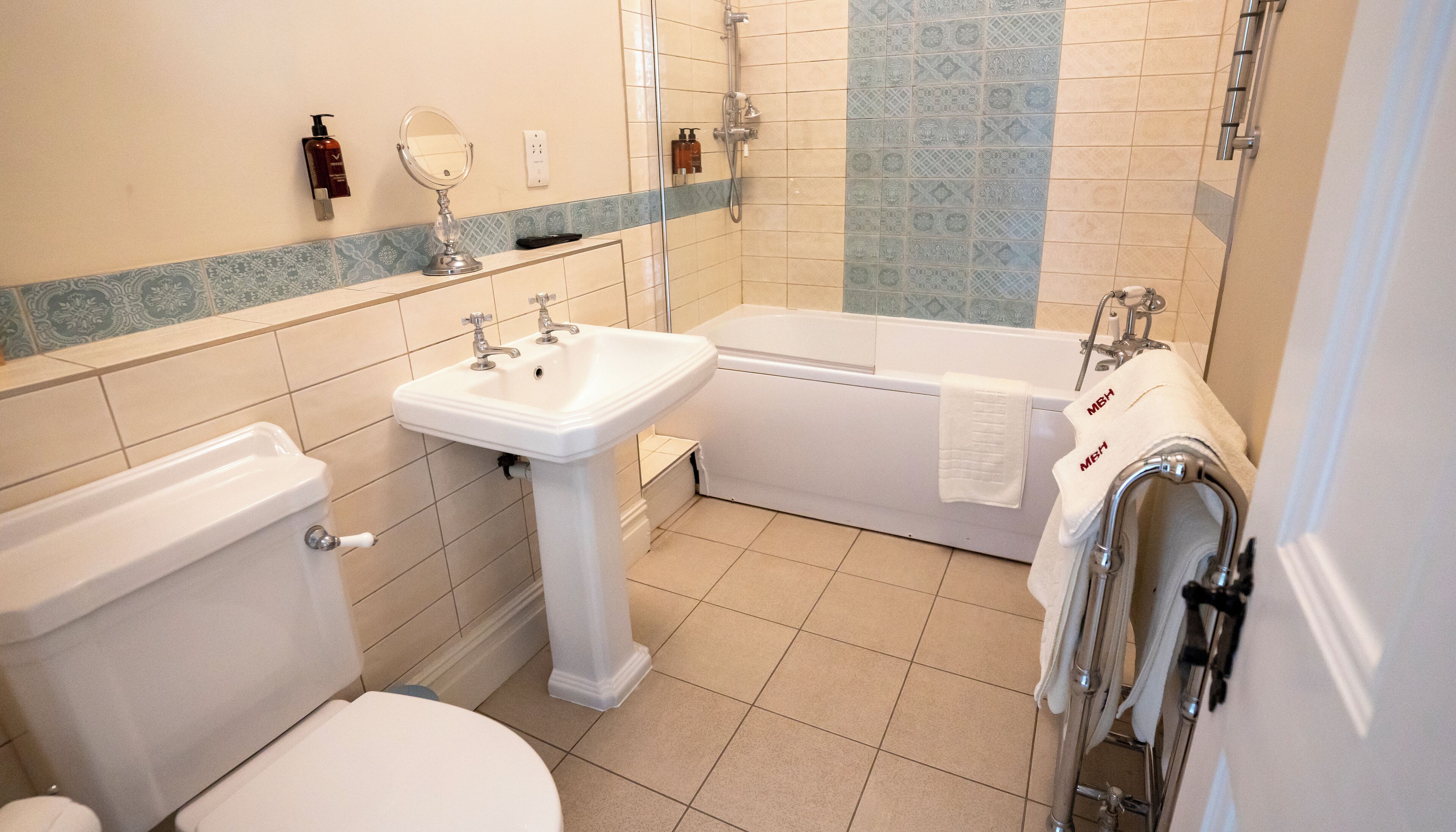 A bathroom with a toilet, sink, and bathtub.