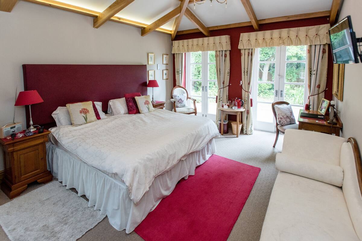 Hypo-allergenic bedding, desk, laptop workspace, free WiFi