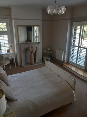 Hypo-allergenic bedding, individually decorated, individually furnished - Mere Brook House (Wirral)