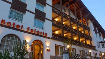 Fassade der Unterkunft – Abend/Nacht
