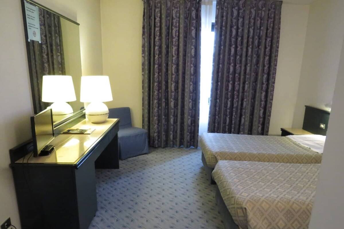Basic Twin Room | Premium bedding, in-room safe, desk, soundproofing